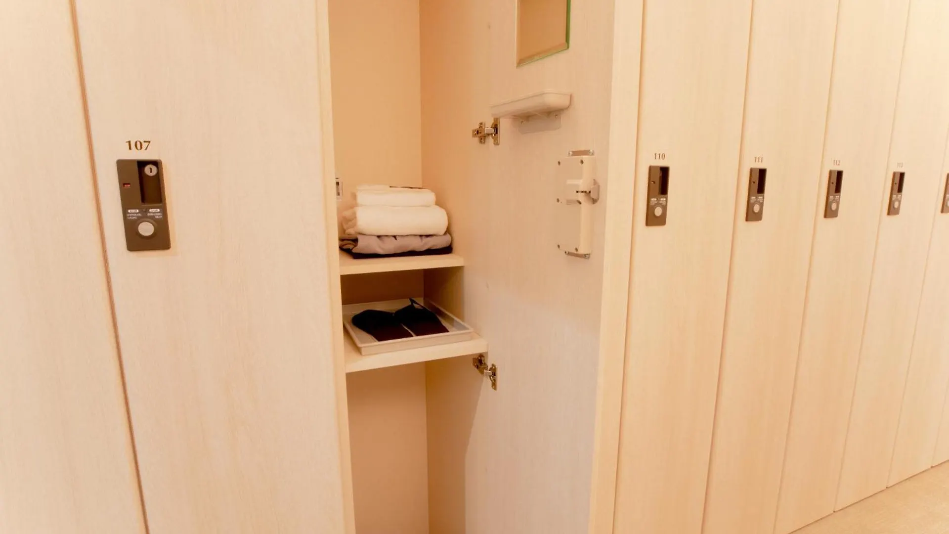Glansit Kyoto Kawaramachi Hotel Capsule hotel